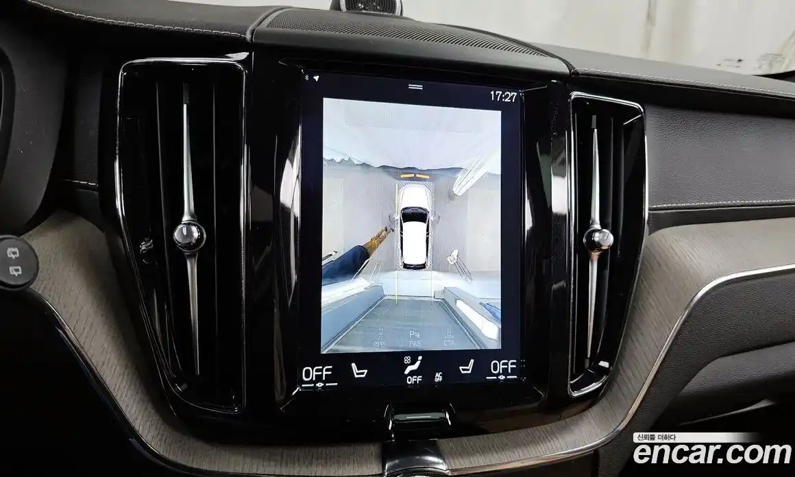 Volvo XC60 2018 2.0 Автомат в Москве № 197030, фото 15