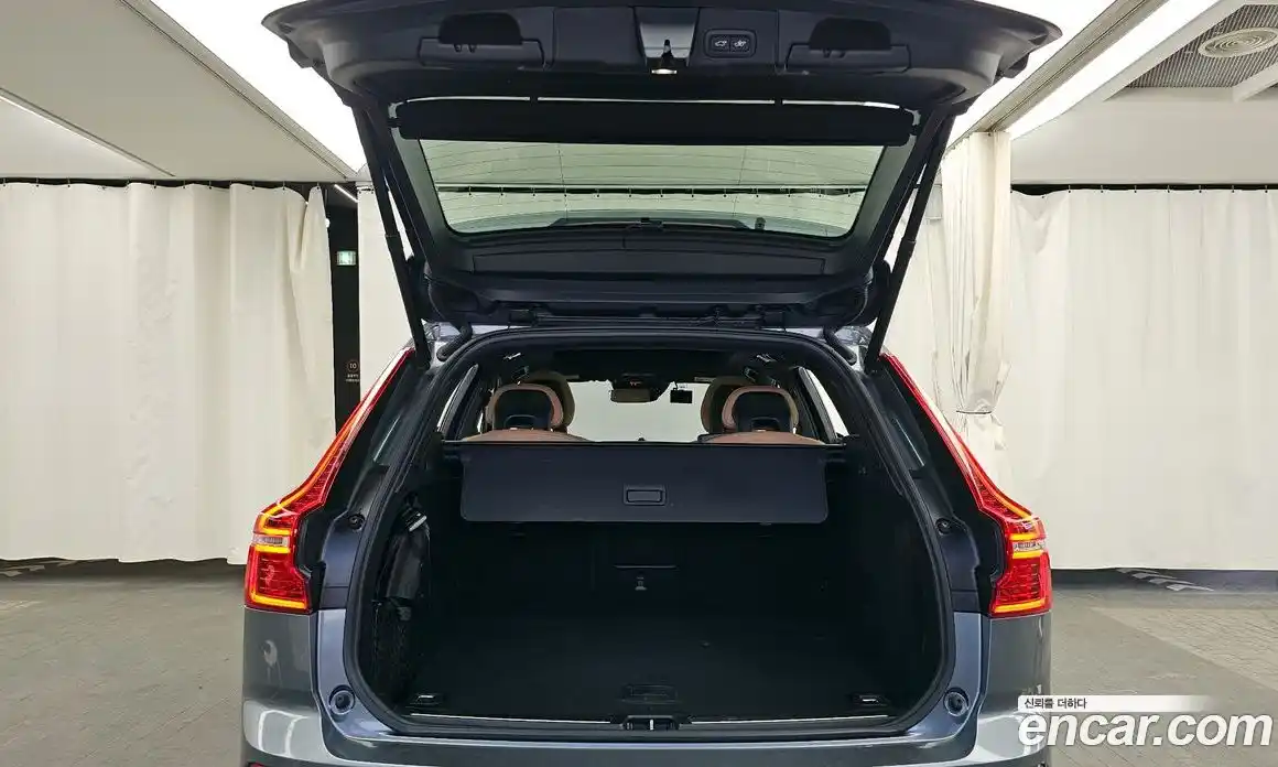 Volvo XC60 2018 2.0 Автомат в Москве № 197030, фото 20