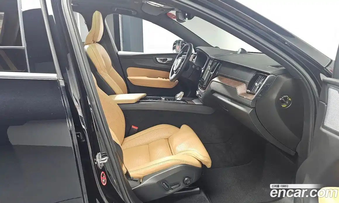 Volvo XC60 2022 2.0 Автомат в Москве № 197054, фото 18