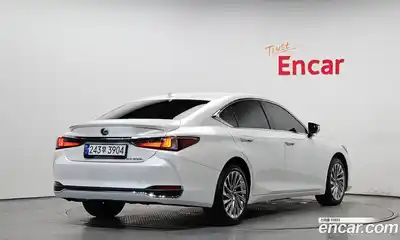 Lexus ES 2023 2.5 Автомат в Москве № 198790, миниатюра 2