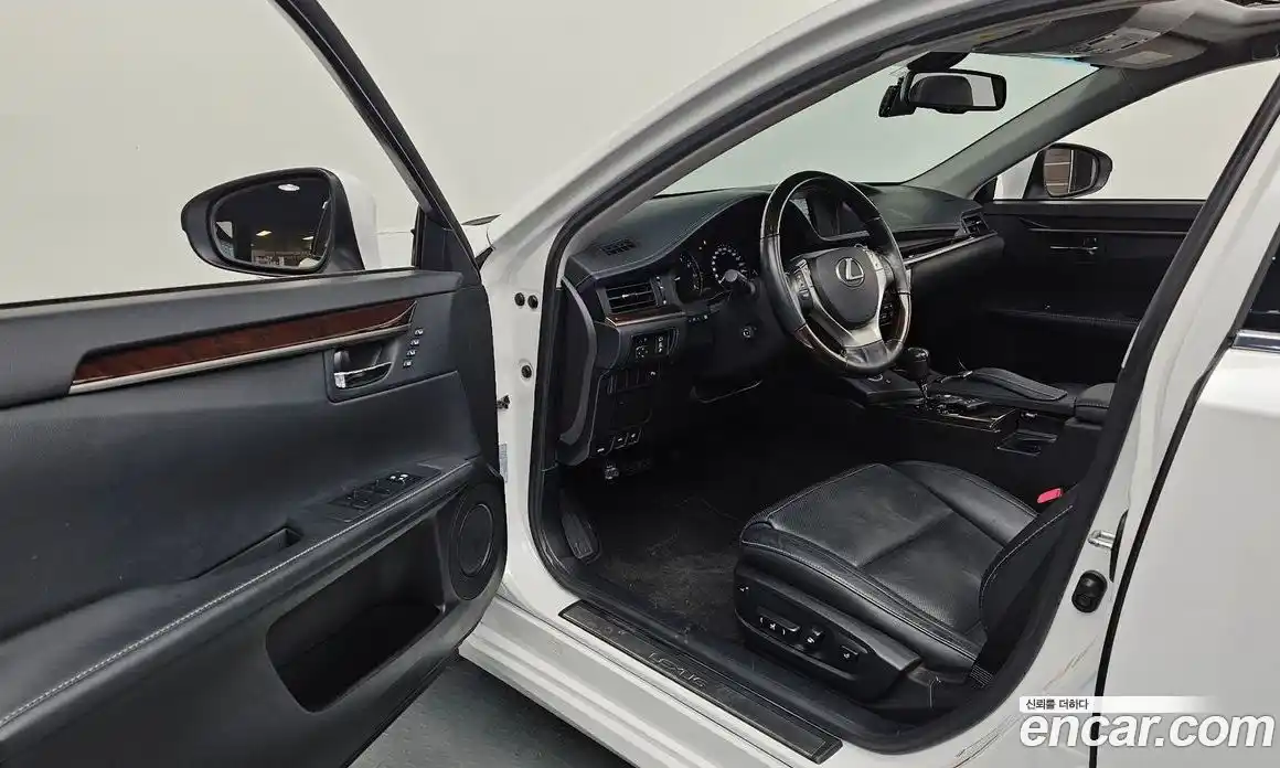 Lexus ES 2014 3.5 Автомат в Москве № 198849, фото 10