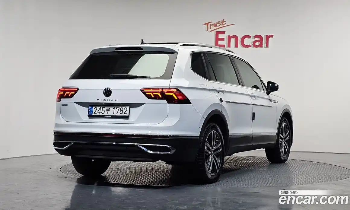 Volkswagen Tiguan 2022 2.0 Автомат в Москве № 199104, фото 1