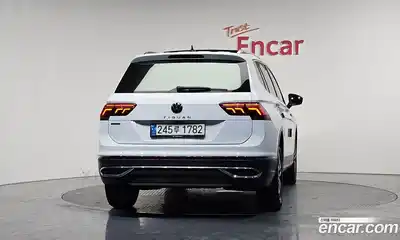 Volkswagen Tiguan 2022 2.0 Автомат в Москве № 199104, миниатюра 3