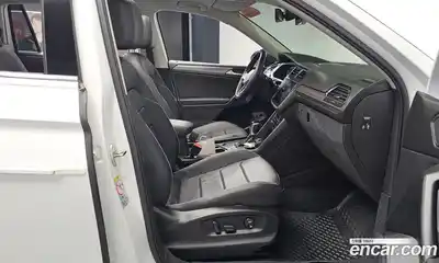 Volkswagen Tiguan 2022 2.0 Автомат в Москве № 199104, миниатюра 10