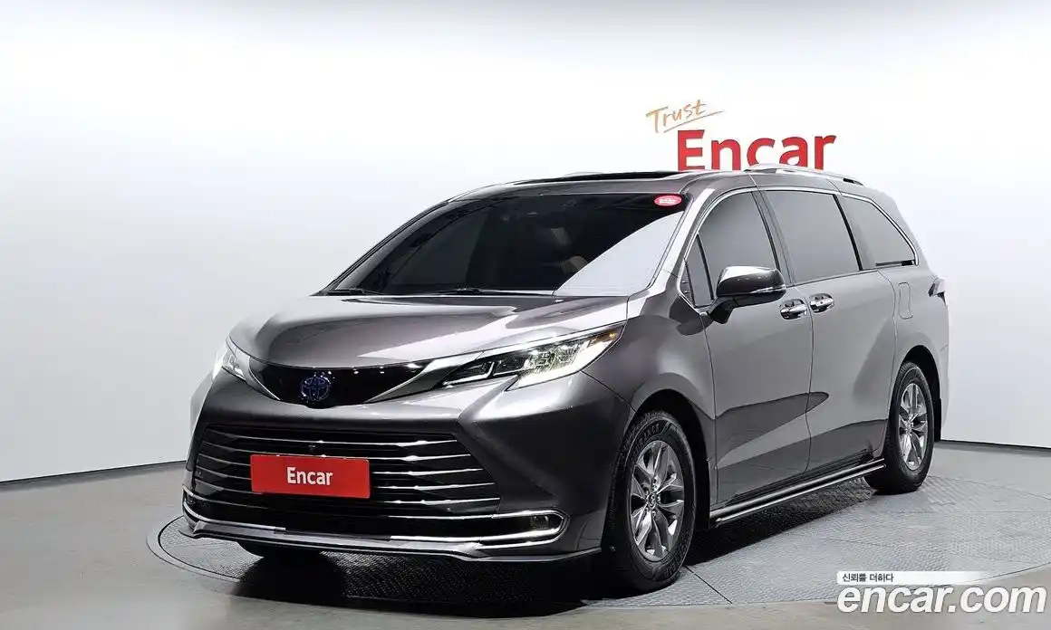 Toyota Sienna 2023 2.5 Автомат в Москве № 199624, фото 1