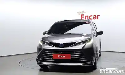 Toyota Sienna 2023 2.5 Автомат в Москве № 199624, миниатюра 3