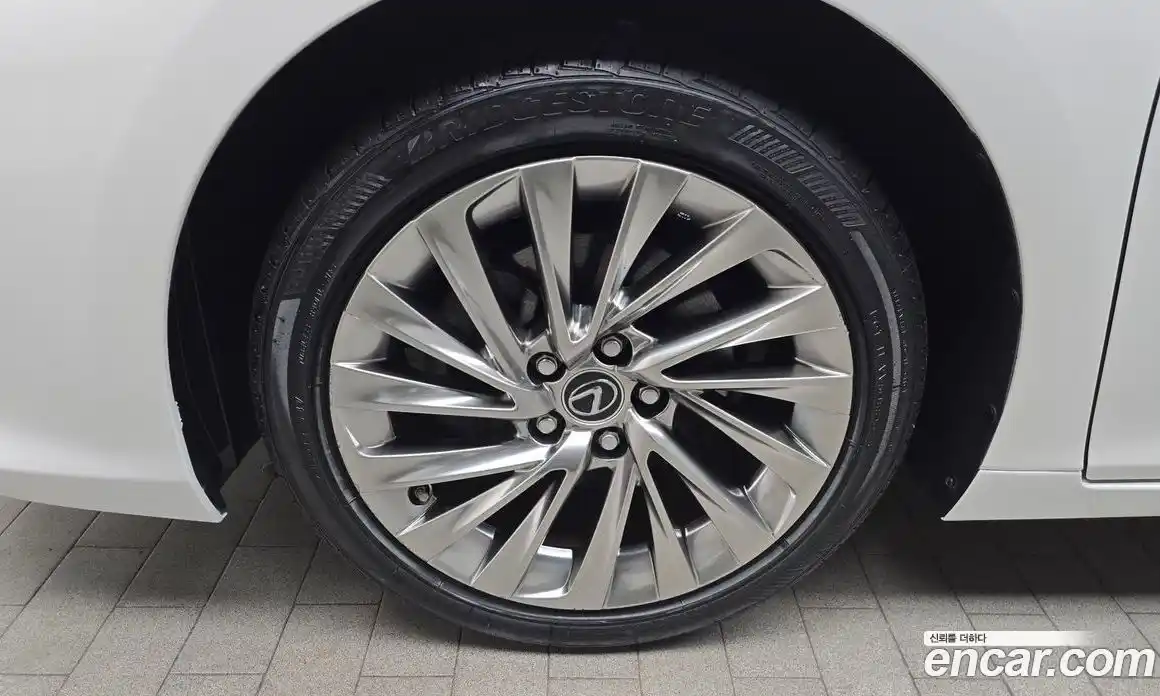 Lexus ES 2023 2.5 Автомат в Москве № 214604, фото 11