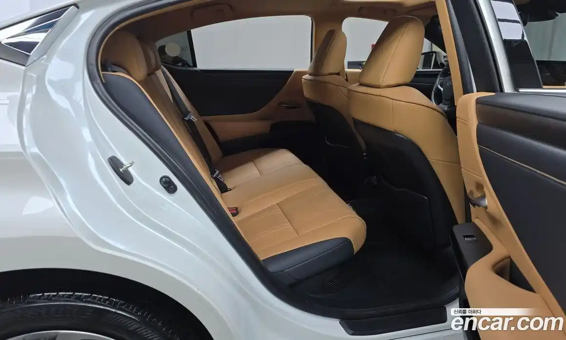 Lexus ES 2023 2.5 Автомат в Москве № 214604, фото 5