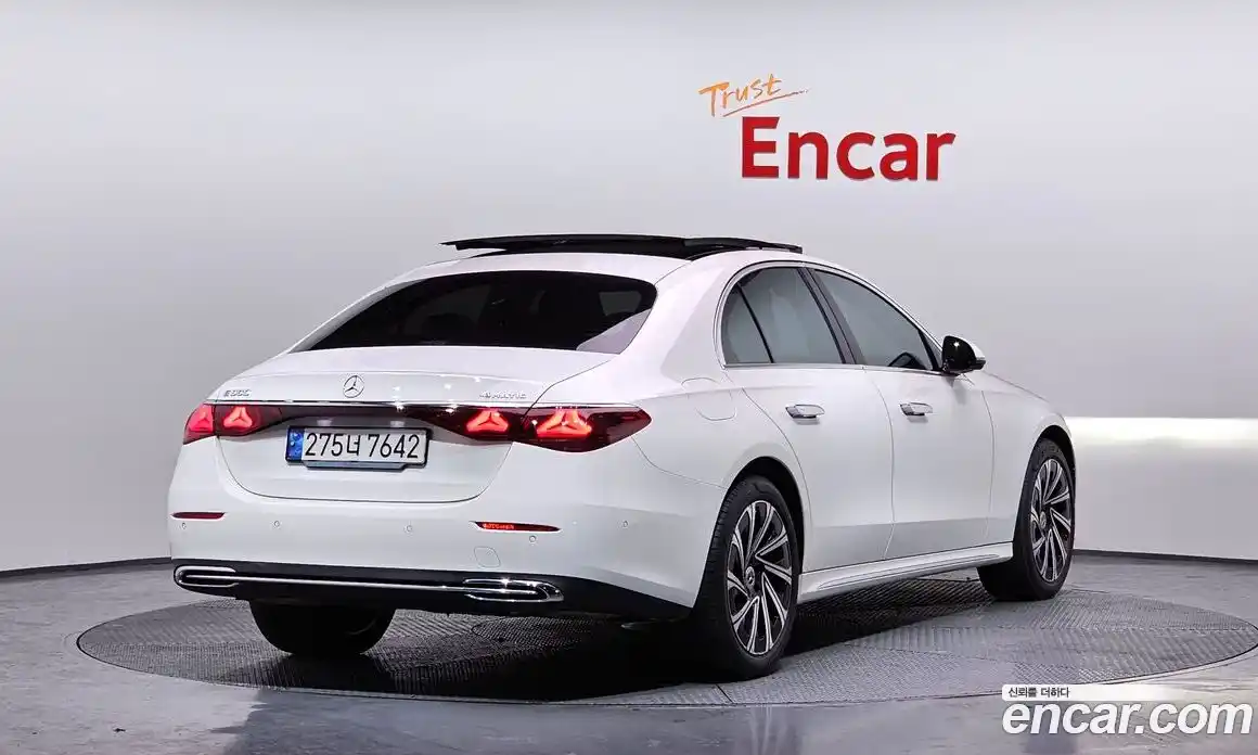 Mercedes-Benz E-Class 2024 2.0 Автомат в Москве № 219692, фото 1