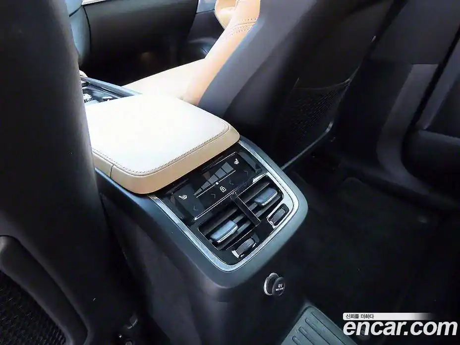 Volvo XC90 2018 2.0 Автомат в Москве № 294049, фото 14