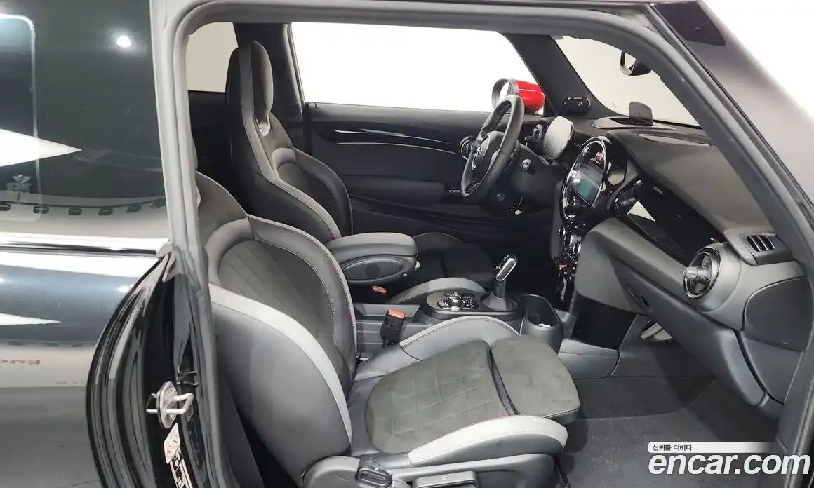 Mini Cooper 2023 2.0 Автомат в Москве № 299597, фото 11