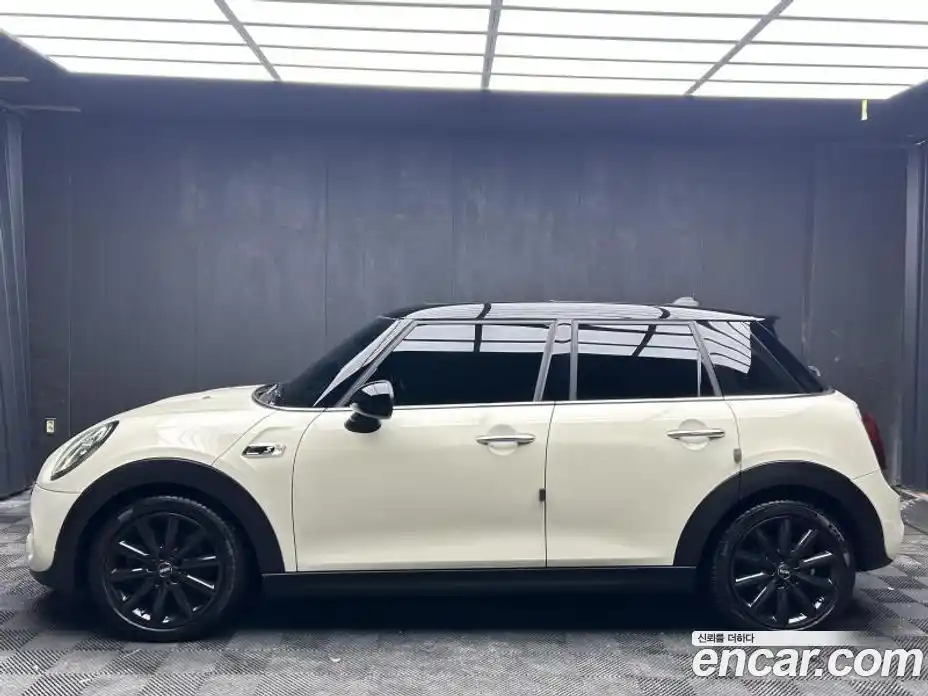 Mini Cooper 2019 2.0 Автомат в Москве № 300182, фото 3