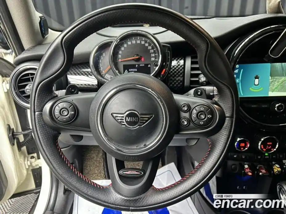 Mini Cooper 2019 2.0 Автомат в Москве № 300182, фото 9