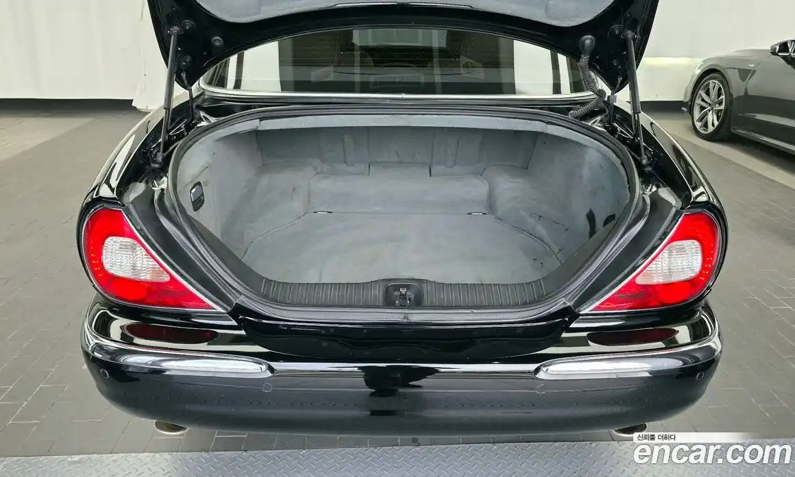 Jaguar XJ-8 2004 3.6 Автомат в Москве № 304968, фото 1