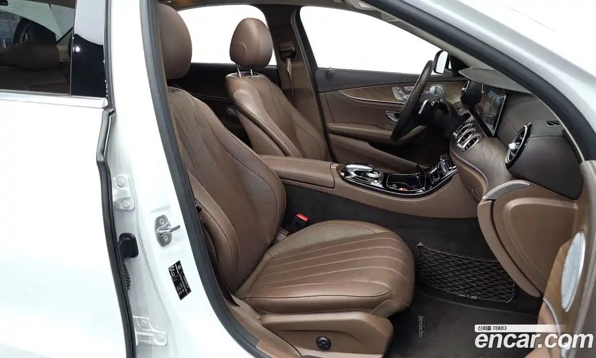 Mercedes-Benz E-Class 2018 2.0 Автомат в Москве № 307601, фото 1