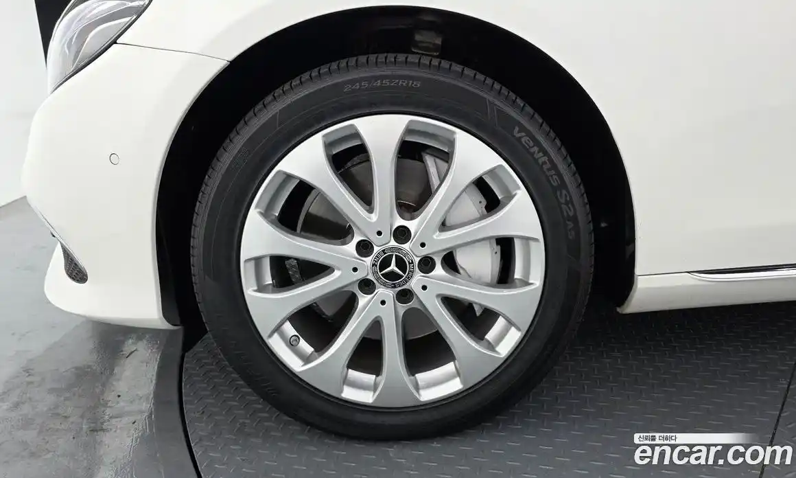 Mercedes-Benz E-Class 2018 2.0 Автомат в Москве № 307601, фото 5