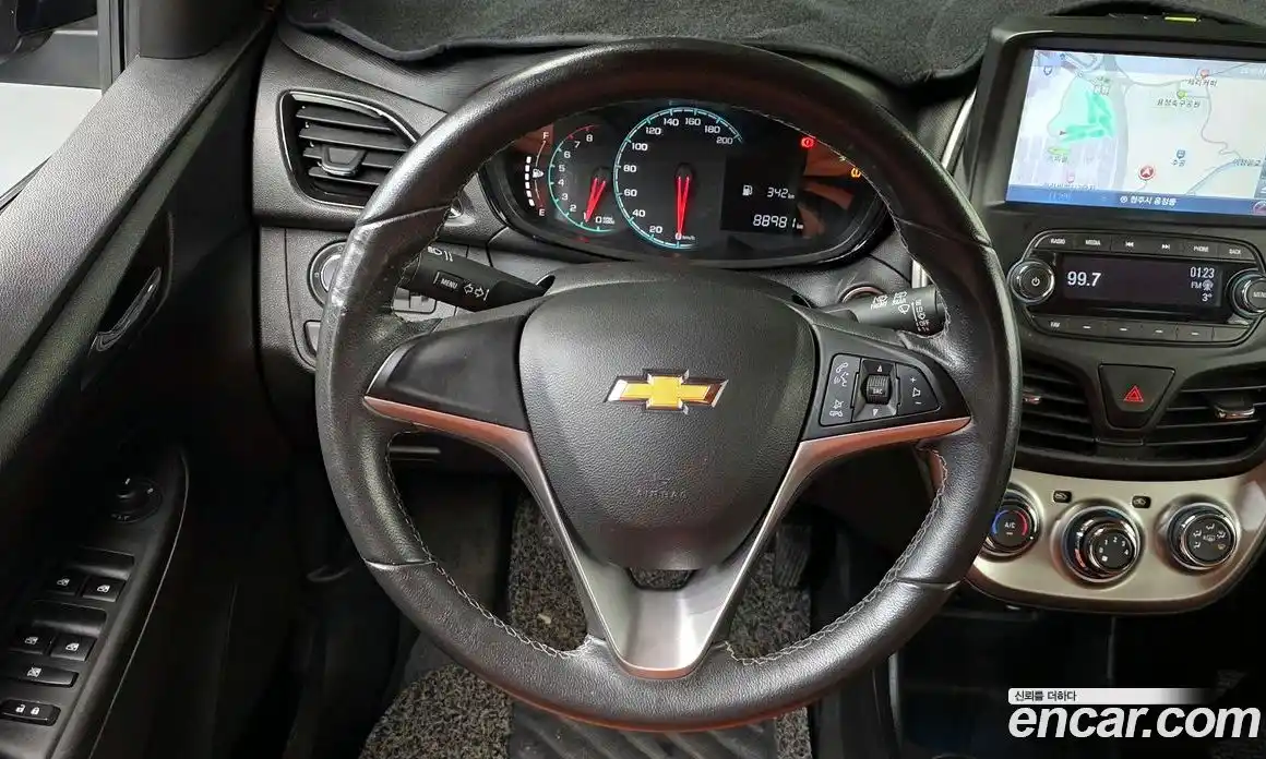 Chevrolet Spark 2017 1.0 Механическая в Москве № 371125, фото 16