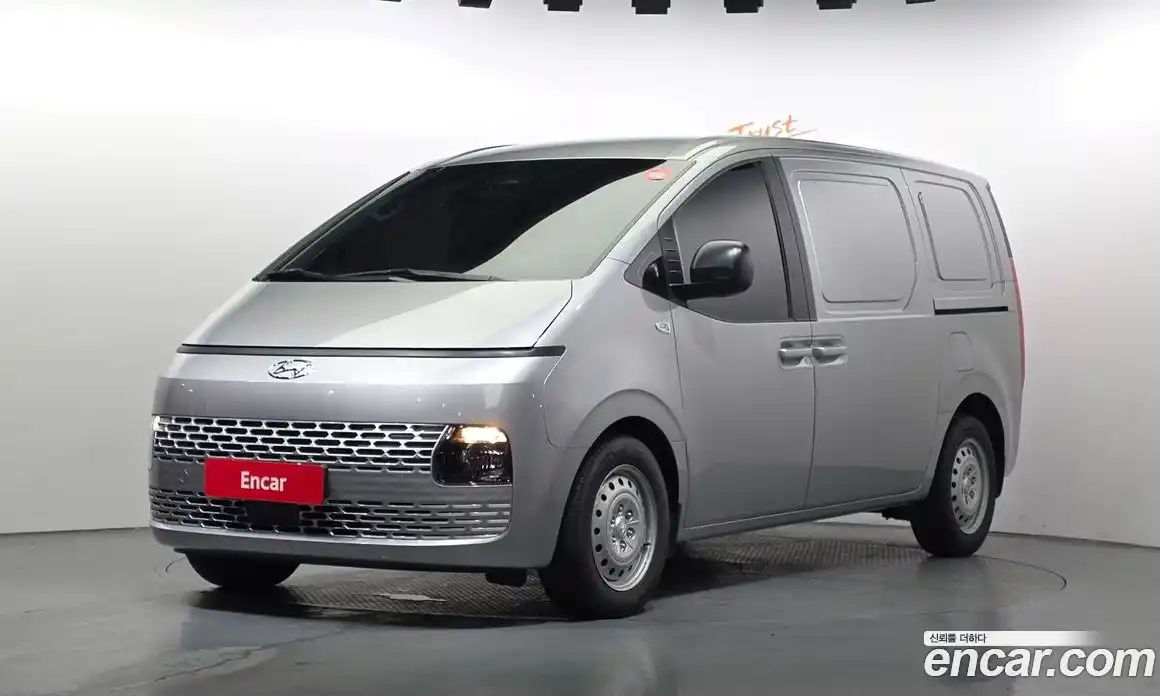 Hyundai Staria 2023 2.2 Автомат в Москве № 457830, фото 1