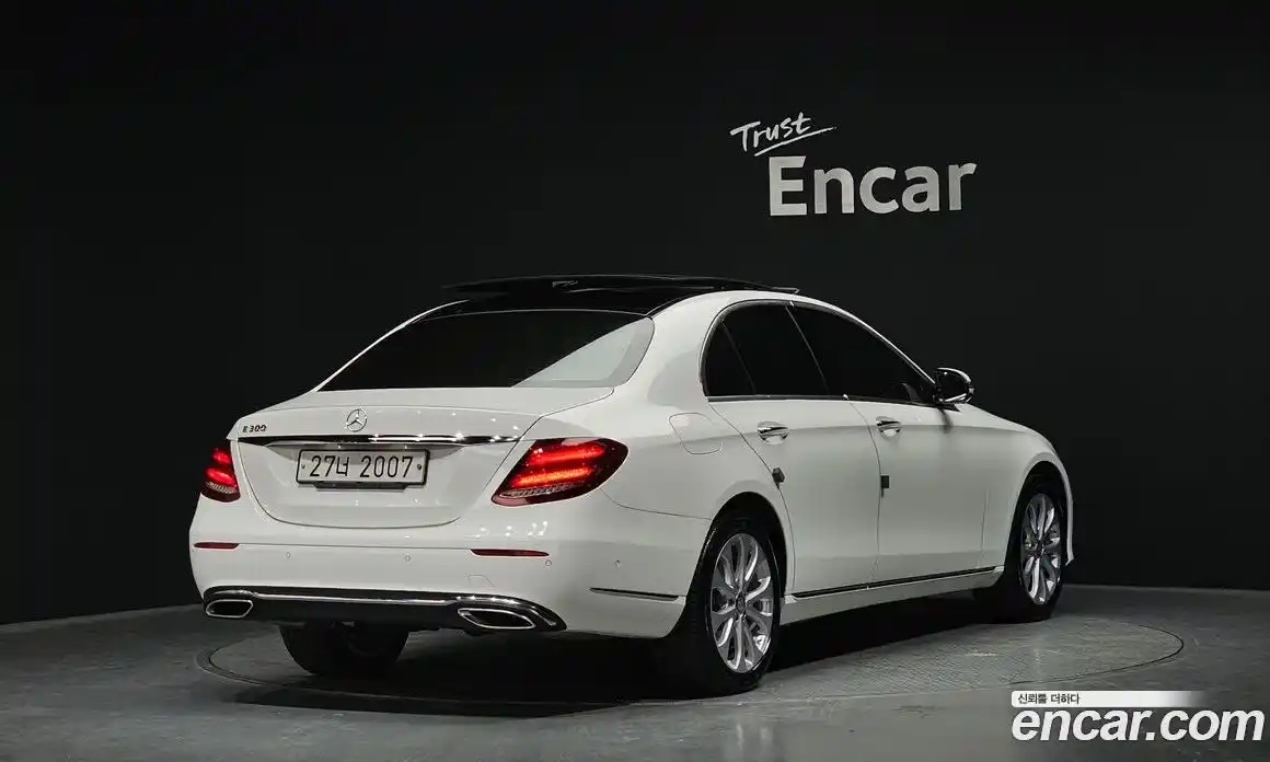 Mercedes-Benz E-Class 2017 2.0 Автомат в Москве № 467739, фото 2