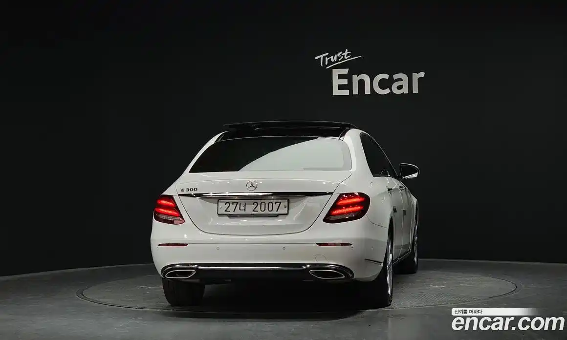 Mercedes-Benz E-Class 2017 2.0 Автомат в Москве № 467739, фото 4