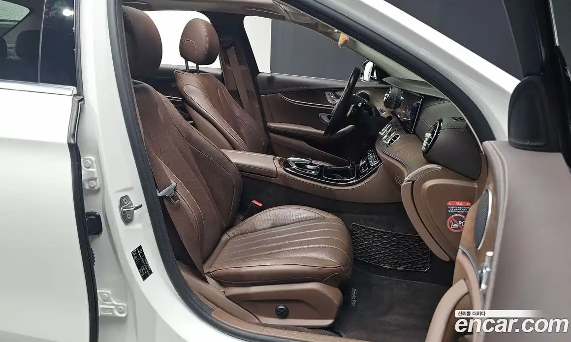 Mercedes-Benz E-Class 2017 2.0 Автомат в Москве № 467739, фото 10