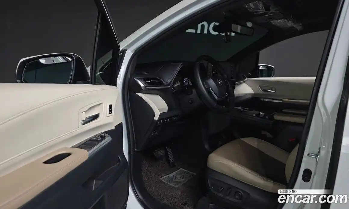 Toyota Sienna 2021 2.5 Автомат в Москве № 473023, фото 13