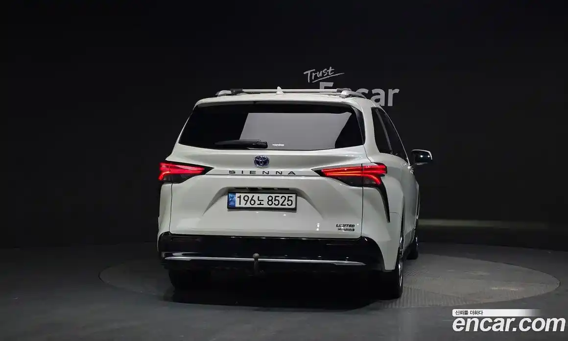 Toyota Sienna 2021 2.5 Автомат в Москве № 473023, фото 4