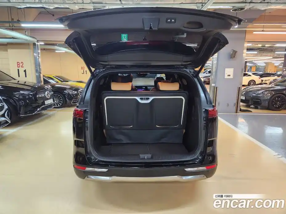 Kia Canival 2023 3.5 Автомат в Москве № 101786, фото 5