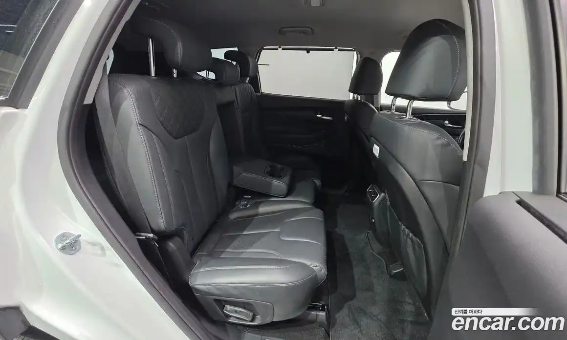 Hyundai Santa Fe 2023 1.6 Автомат в Москве № 111576, фото 13