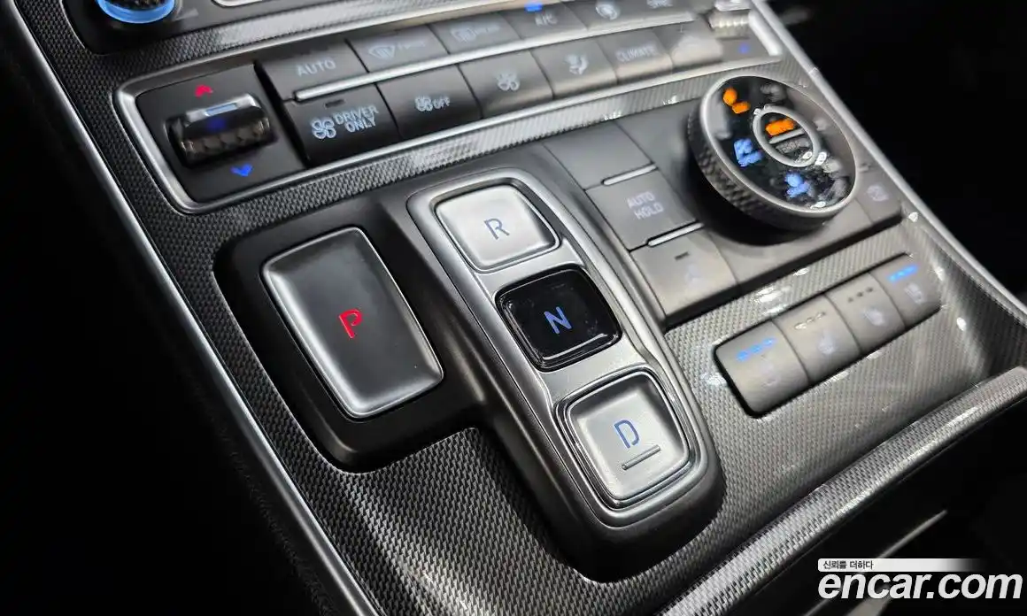 Hyundai Santa Fe 2023 1.6 Автомат в Москве № 111576, фото 16