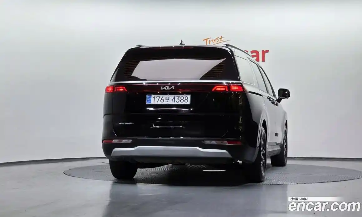 Kia Canival 2022 2.2 Автомат в Москве № 121718, фото 4