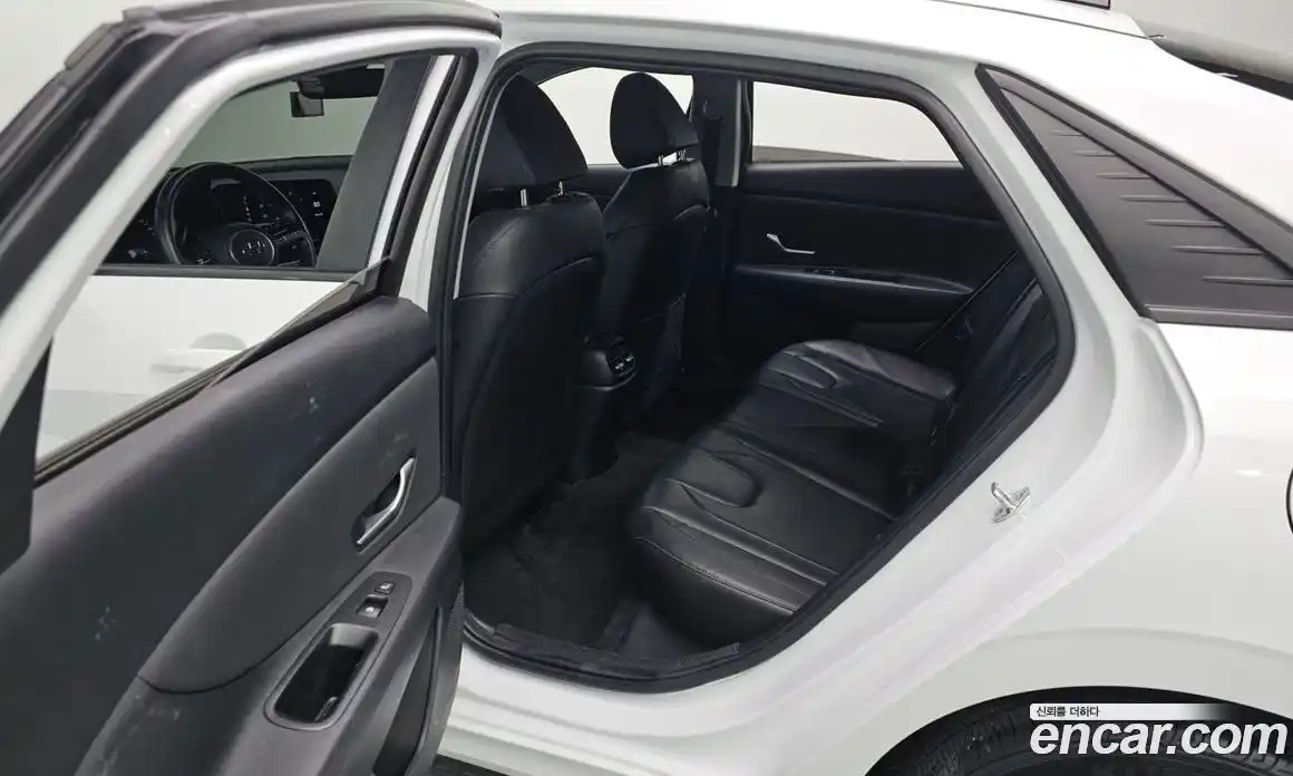 Hyundai Avante 2023 1.6 Автомат в Москве № 123604, фото 13