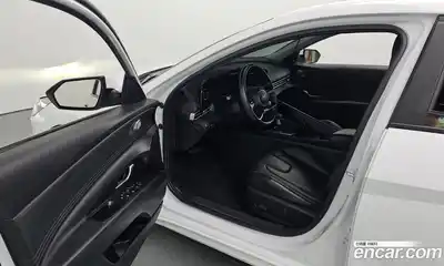 Hyundai Avante 2023 1.6 Автомат в Москве № 123604, миниатюра 10