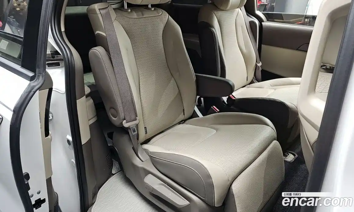 Kia Canival 2025 3.5 Автомат в Москве № 128604, фото 6