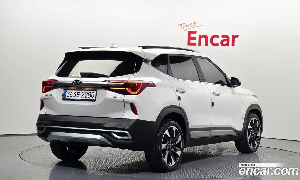 Kia Seltos 2021 1.6 Автомат в Москве № 133437, фото 1