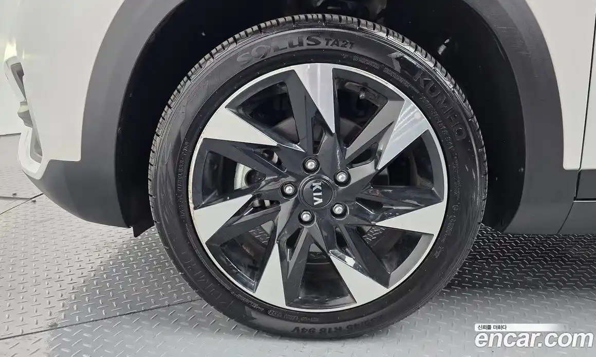 Kia Seltos 2021 1.6 Автомат в Москве № 133437, фото 12