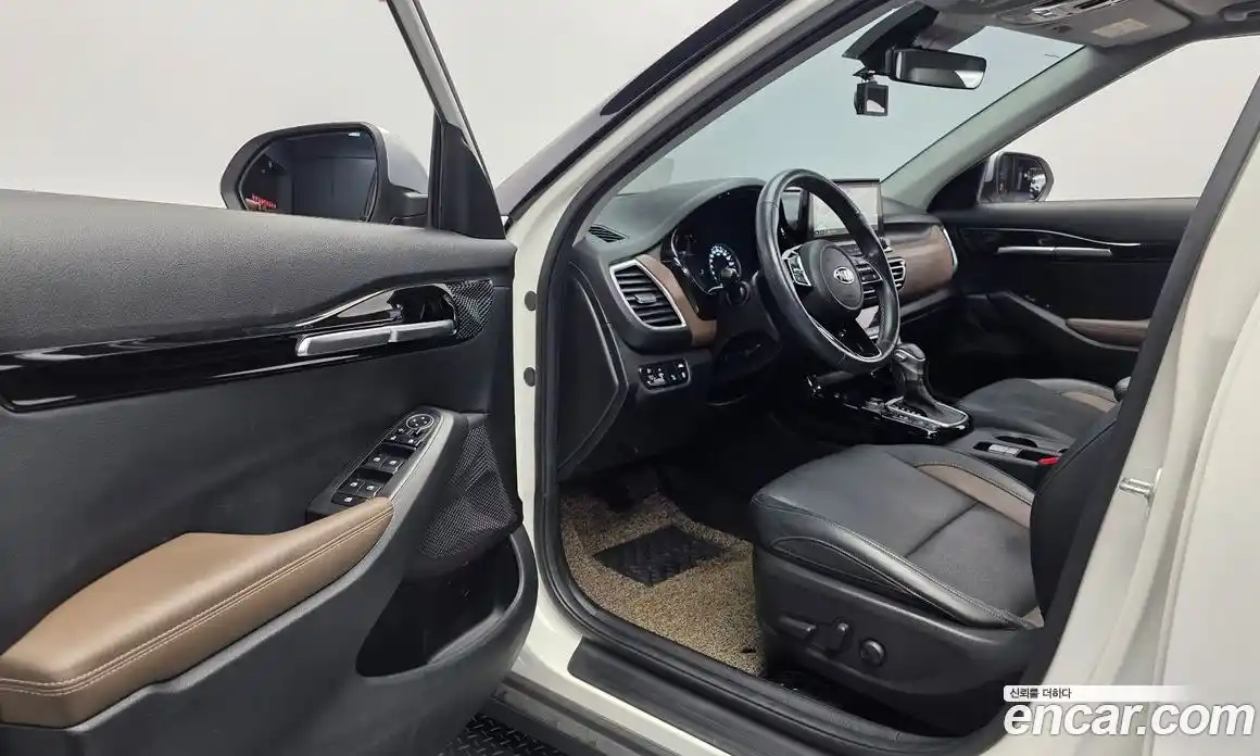 Kia Seltos 2021 1.6 Автомат в Москве № 133437, фото 17