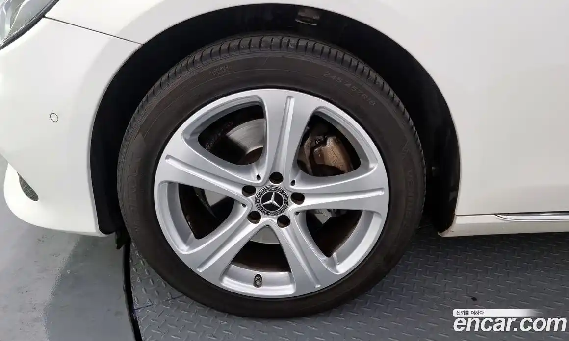 Mercedes-Benz E-Class 2018 1.9 Автомат в Москве № 149601, фото 11