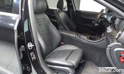 Mercedes-Benz E-Class 2021 2.0 Автомат в Москве № 150030, миниатюра 2