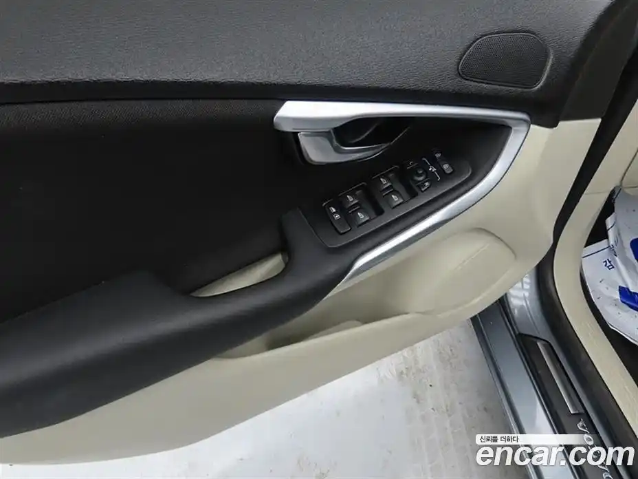 Volvo V40 2015 1.6 Автомат в Москве № 164825, фото 13