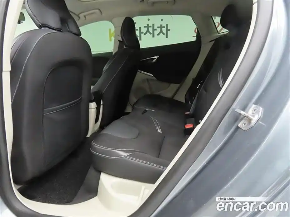 Volvo V40 2015 1.6 Автомат в Москве № 164825, фото 6