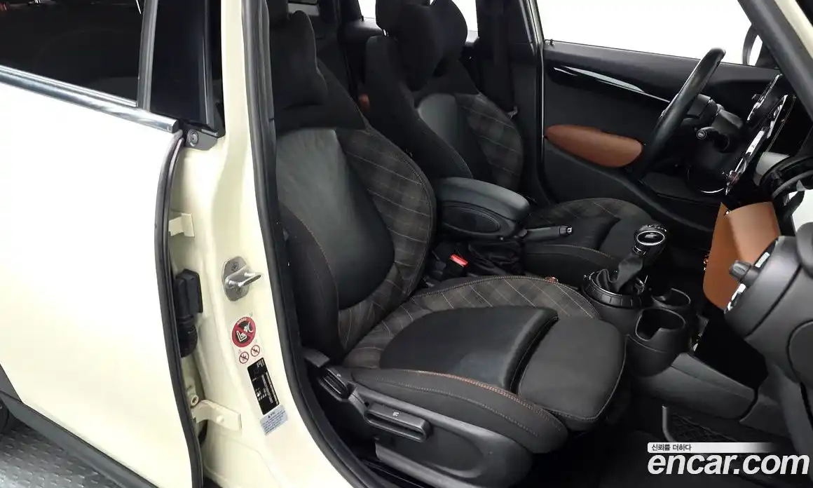 Mini Cooper 2017 1.5 Автомат в Москве № 167123, фото 4