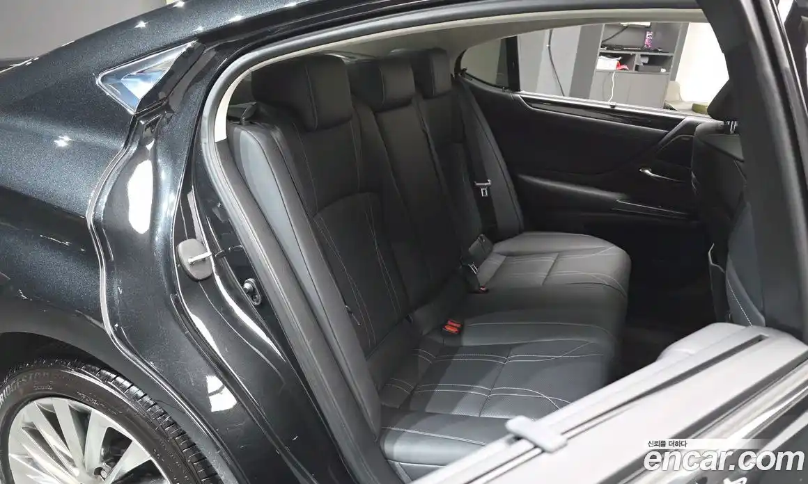 Lexus ES 2021 2.5 Автомат в Москве № 168087, фото 17