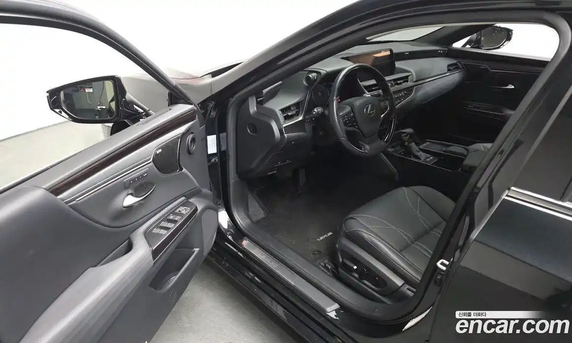 Lexus ES 2021 2.5 Автомат в Москве № 168087, фото 9