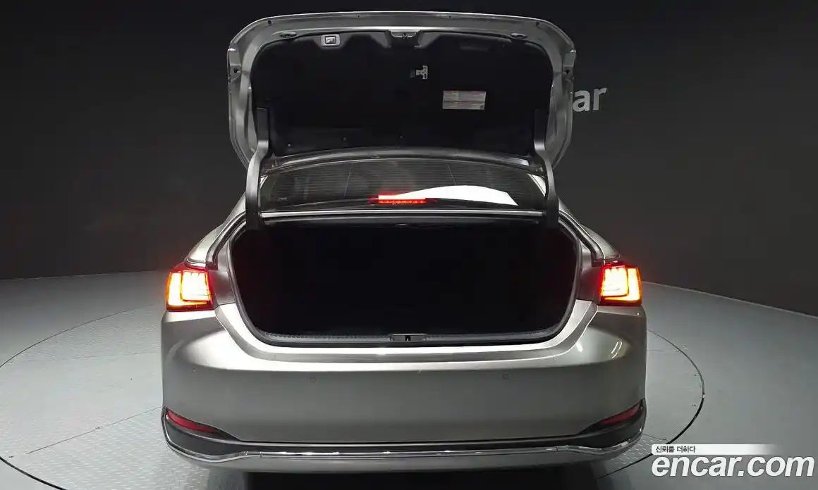 Lexus ES 2020 2.5 Автомат в Москве № 168173, фото 3