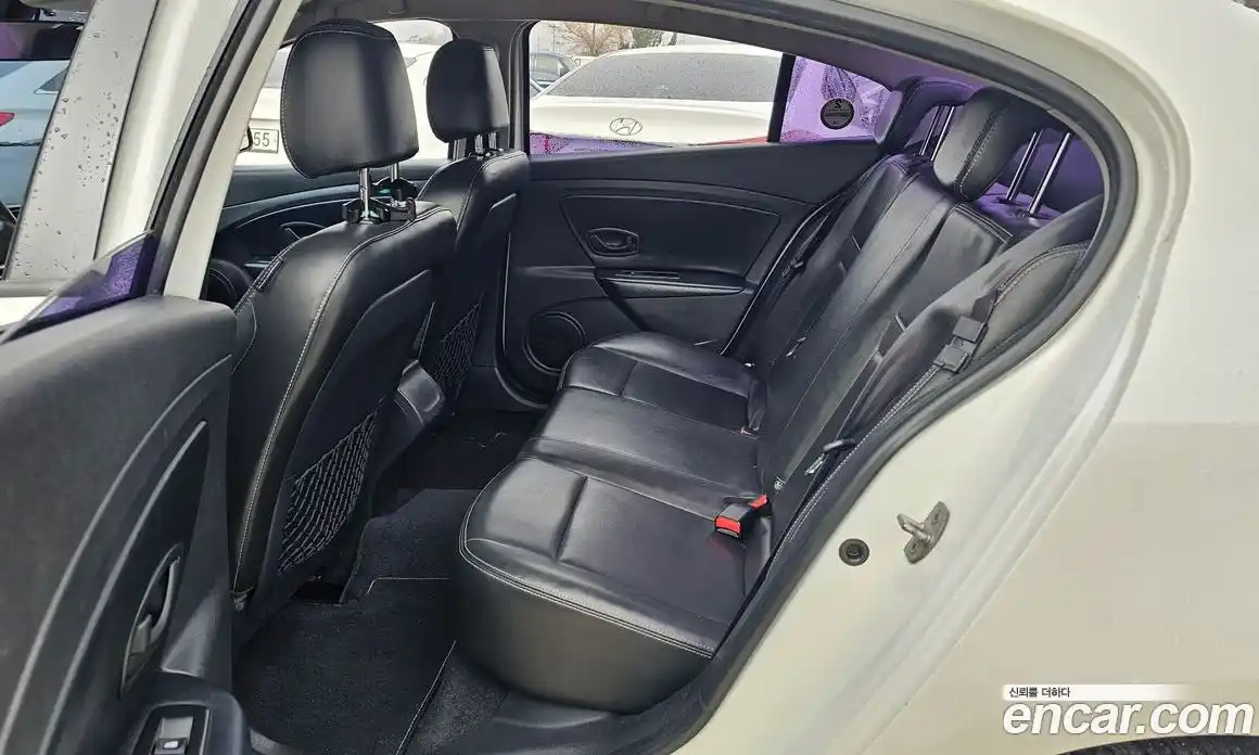 Renault SM3 2016 1.6 Автомат в Москве № 183535, фото 13