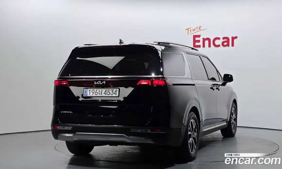 Kia Canival 2023 3.5 Автомат в Москве № 18457, фото 6