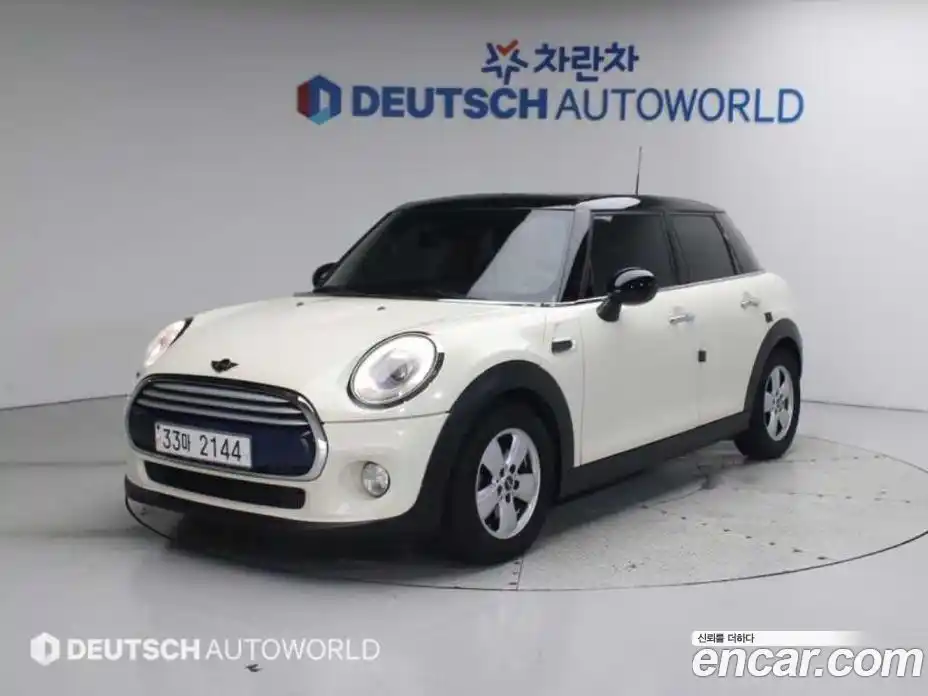 Mini Cooper 2015 1.5 Автомат в Москве № 190642, фото 1