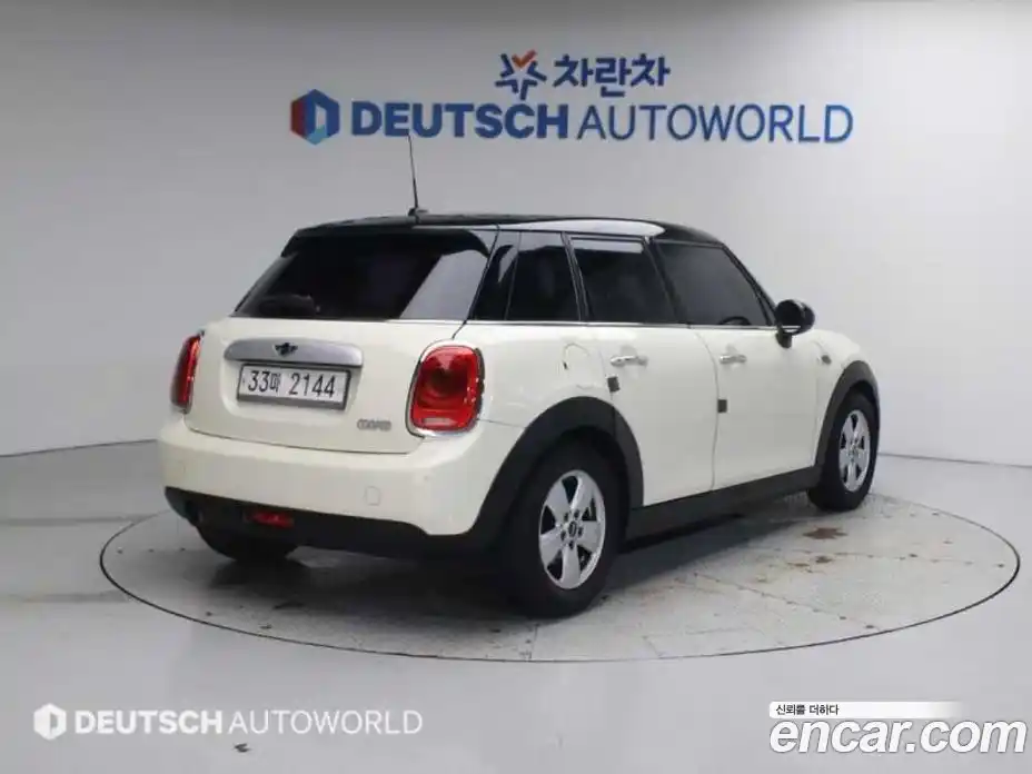 Mini Cooper 2015 1.5 Автомат в Москве № 190642, фото 2