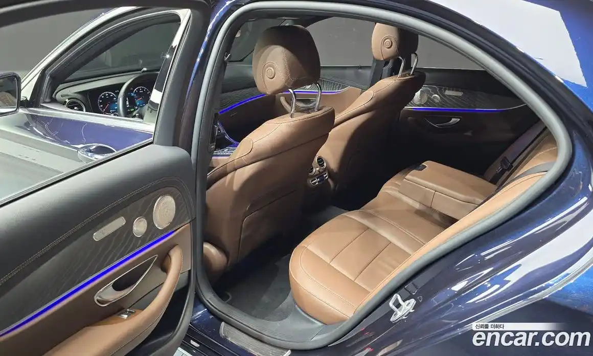 Mercedes-Benz E-Class 2023 2.0 Автомат в Москве № 192425, фото 4